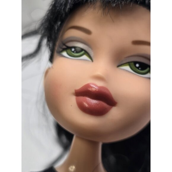 Bratz Behind the Scene Fashion Doll Amelie Haute Couture- BROKEN FINGERS READ - Picture 11 of 16